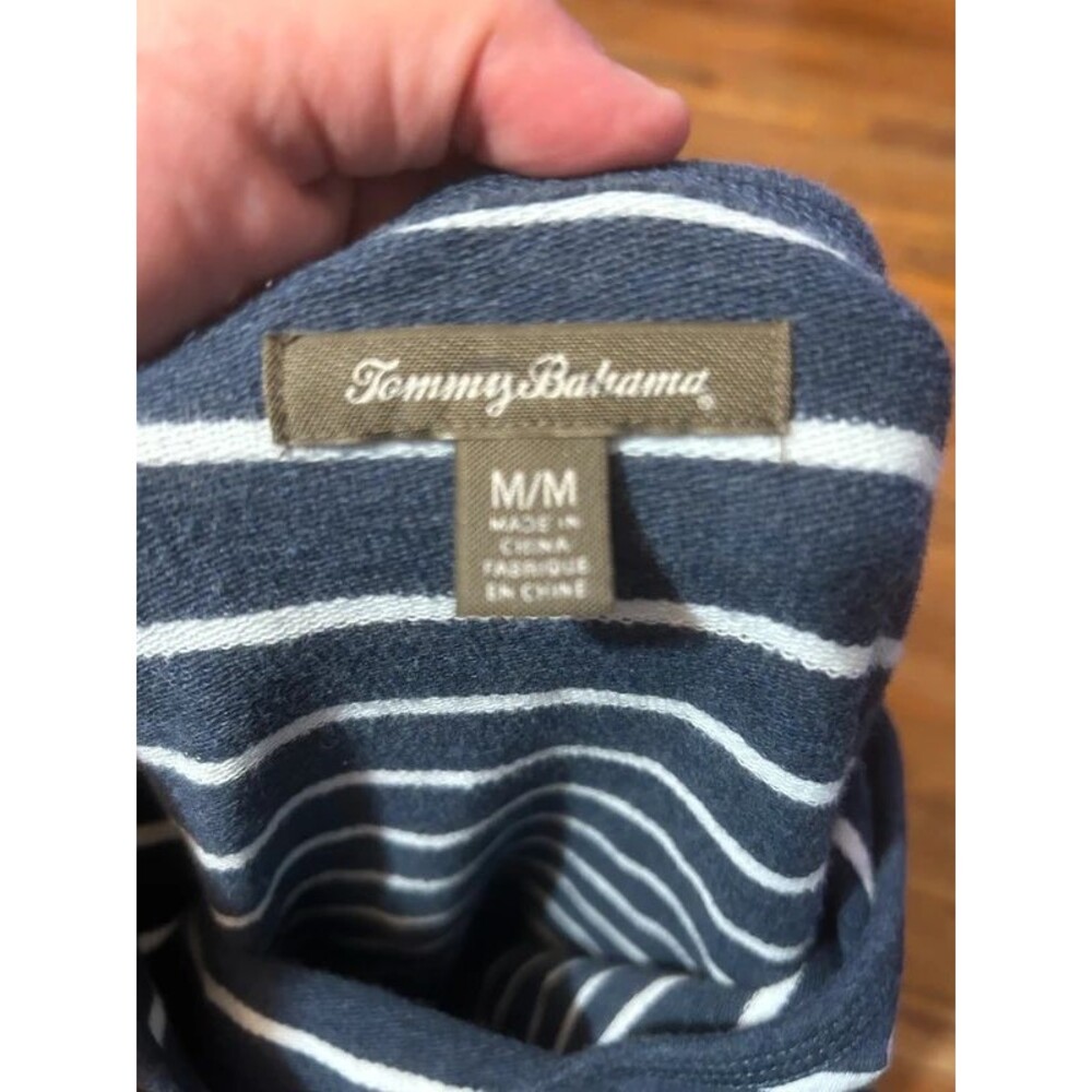 Tommy Bahama Medium Top - Picture 2 of 2